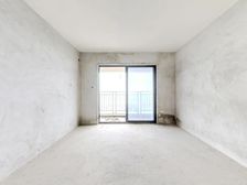 汇美豪庭小区不靠路,安静毛坯大四房,视野景观开阔 南北对流