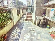 一楼赠大花园,还送15平地下室,小区中心位置,接受置换可议价