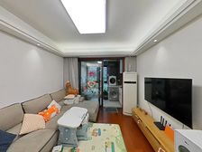 满五V1,带产权车位,户型方正,两房朝南