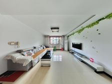 3楼三居室户型方正,无浪费面积,拎包入住,看房方便