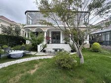 必卖!地铁口8百万壕装仅住了2年!总建面近7百平!没路冲