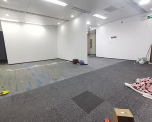 可租售 繁华商圈 产权清晰 东北向视野开阔 双面采光