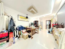 万达商圈 地铁口 一楼带院 业主诚心出售