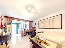 万达旁 阳光四季园 双气一楼带院 有两个固定车位