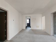 前卫路三分刚交房的小区,中间楼层采光好,物业好