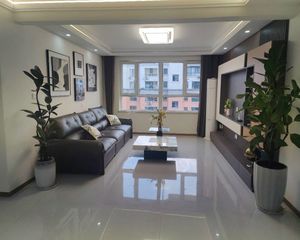 83.8万紧挨万德福带小房带家具家电兴逸城