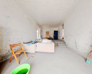 航天花园 4室2厅 西