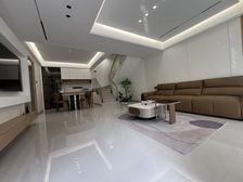 凯珀湾畔小别墅 实用150方 拎包入住有长辈间 停车位很舒服