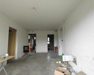 临港大道旁,华师大书包洋房5楼一梯两户,3房2厅2卫,