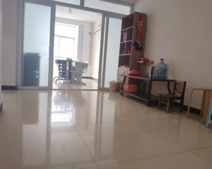 秒卖!3楼 装修不错 利诚小区 17中铁片 户型方正 南北