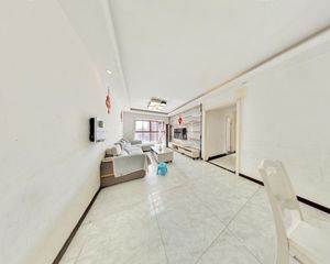 万达华府C区 3室1厅 东南
