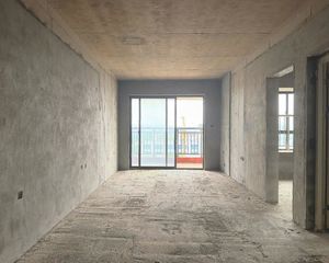 向海郡电梯两房新小区户型好方正,价格便宜,业主着急