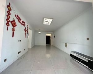 六道口附近90平两室两厅南北通透,中间楼层全明户型。
