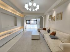 电梯洋房 房东自住装修 总高11楼 房子在10楼 拎包入住