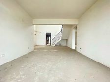看江洋房顶跃带露台和屋顶花园 使用面积大 视野无遮挡有电梯
