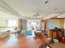 私家露台,空中花园。上下两层,更多私人空间。