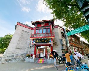 朝阳东坝 年租金80万 临街把角独栋出售 车位充足!可个人