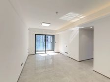 华侨城欢乐海岸次新房全新装修3居南向中层 诚心出售
