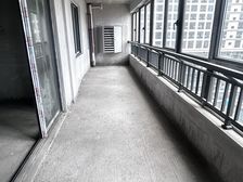 凯里大十字南向毛坯四居 186平中层单价4310
