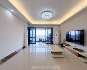 莲湖四季豪园 高楼层 无欠款交易方便 四房两厅两卫