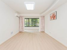 绿地康桥新苑南向三房 满五住宅 底层带阳台