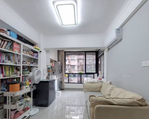 精装修南向电梯中高层,全屋定制拎包入住,安静舒适