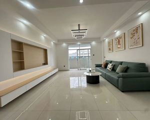 业主急用钱银城花园电梯四房全新装修没住过的总价低
