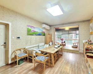 博瑞都市花园 ,房屋的楼层很好,位于很好的3楼。