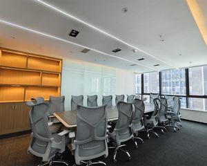 中航单价8千 金融城甲写 精装带家具 电梯口双面釆光 不改造