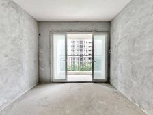 东方骏园,朝南毛坯三房,看小区园林,次新房 单价5字头