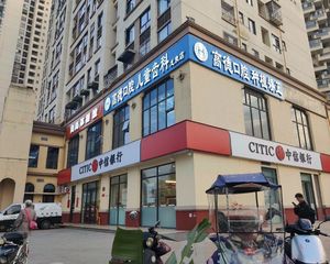 房东急需用钱 卖(银行承租 地铁口 6米层高)万人小区!