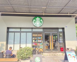 高新 天府长城(星巴克,年租24万)转角大开间,门口有外摆