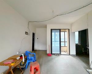 国博二期通透三房 读南昌二中九年制 中间户的价格买端户