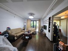 虹桥乐庭,4年出来一套,可停2部车,精装修带50平南向大花园