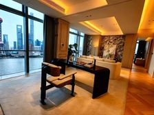 万国博览建筑群旁,和平饭店边,东方明珠三件套就在眼前,送车位