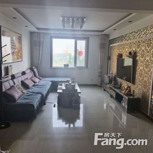 爱情广场附近 翠景小镇 精装三室 家电齐全 拎包入住看房方便