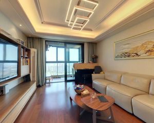 明星楼盘 南北通飞机户型三房 带产权车位 价格低市场1万每平