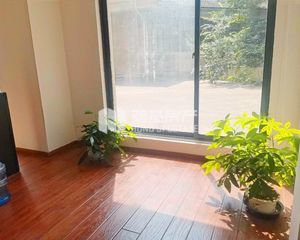 精装修 车位充足 购物方便 临地铁 带电梯 交通便捷