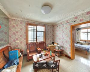 九都路 牡丹桥地铁口 顶楼 三室 业主急售 可贷款 拎包入住