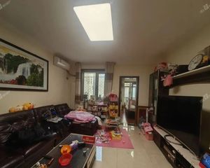 润杰经典 两室一厅一卫 周边配套齐全 交通便利 采光好