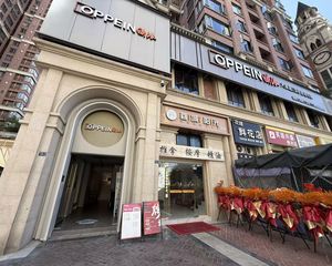 城南华府板块格林城二楼超大展示面带租约商铺年租金28.95万