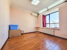 位置佳,正看小区花园,看房方便