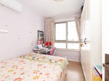 地铁口精装三房,有产权车位,业主置换急售,底价呈现