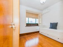 房子满五年。全明格局电梯房,南北通,格局好