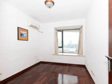 上外,此房是前排江景房,视野很好、业主诚意出售