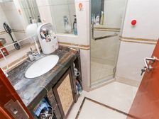 满五年高区景观好,三开间朝南,开发商统一装修