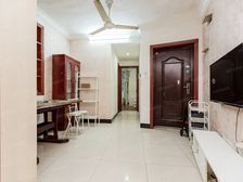 房子满五年,一梯两户,精装修拎包入住,诚意出售。