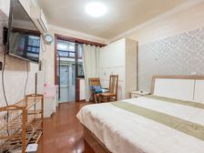 房子满五年,一梯两户,精装修拎包入住,诚意出售。