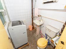 此房满五年,位置好,离地铁站近,带天井,配套成熟