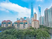 三梯三户的大平层、有车位,户型方正,龙湖物业服务好
